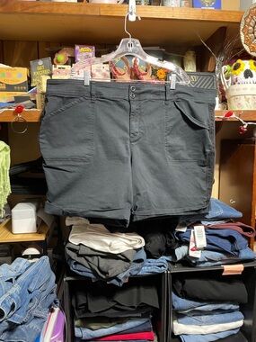 #403a size 26 torrid Black Casual Stretch Shorts